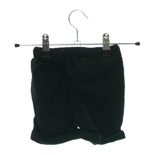2 par shorts fra Petit (Str. 74)
