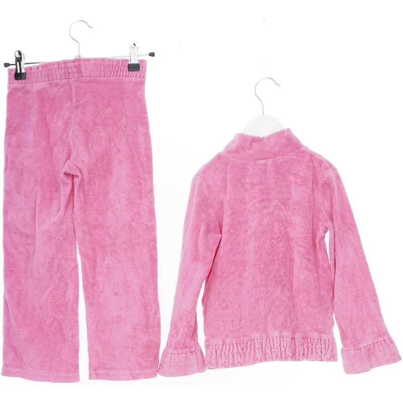 Lyserødt joggingsæt til børn fra H&M (str. 110)