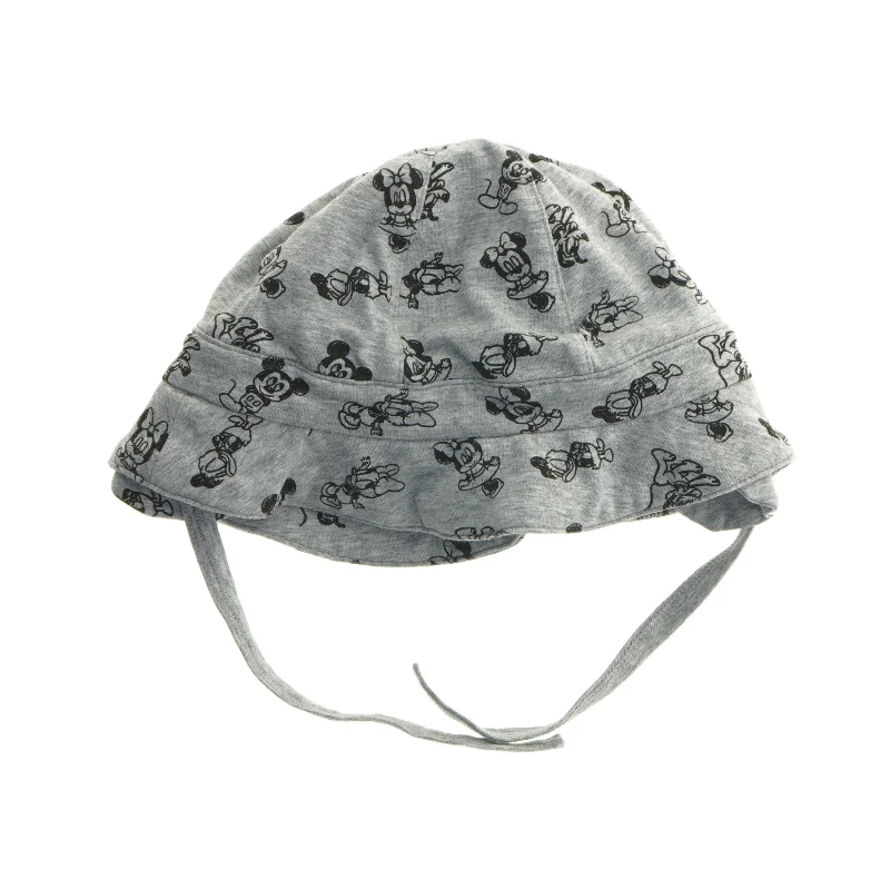 Babyhat med Mickey Mouse print fra Disney (str. 6-9 måneder)