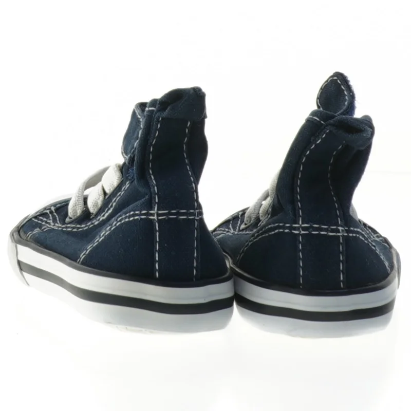 Blå sneakers til børn fra H&M (str. 19 )