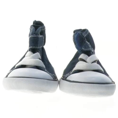 Blå sneakers til børn fra H&M (str. 19 )