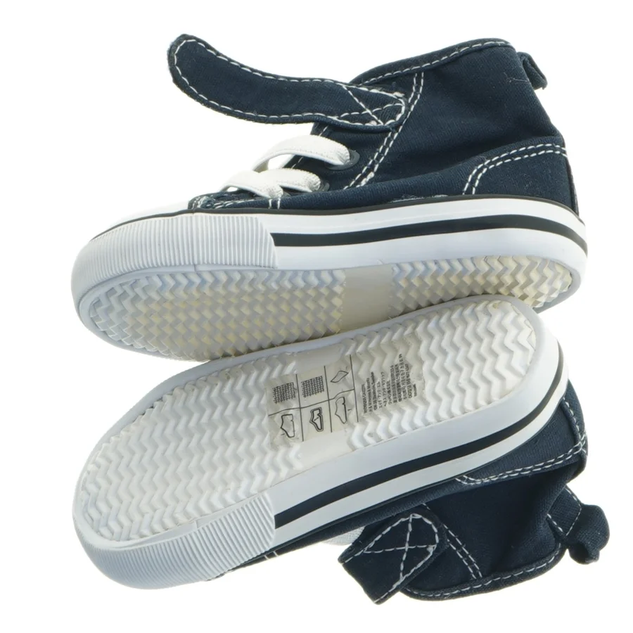 Blå sneakers til børn fra H&M (str. 19 )