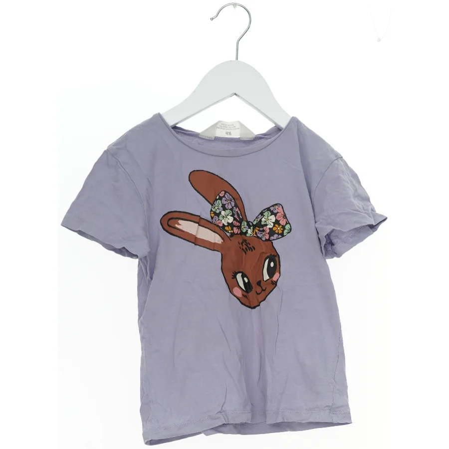 Børne T-shirt med kaninmotiv fra H&M (str. 110)