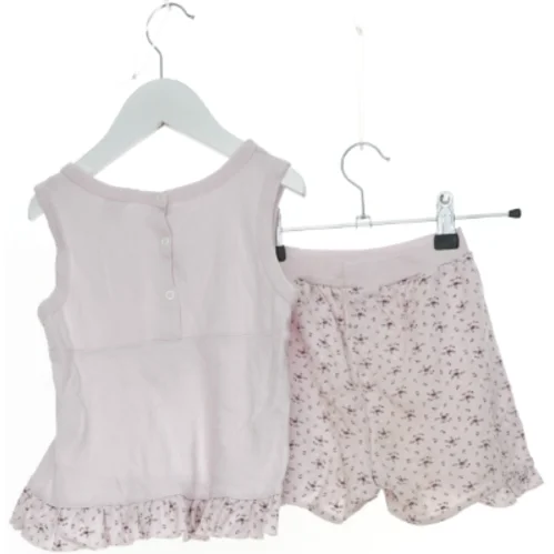 Lyserødt sommersæt med svane motiv fra Hoppikid (str. 80)