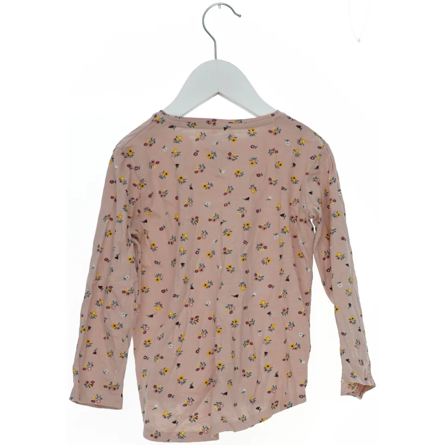 Langærmet bluse med blomsterprint fra Lindex (str. 110)