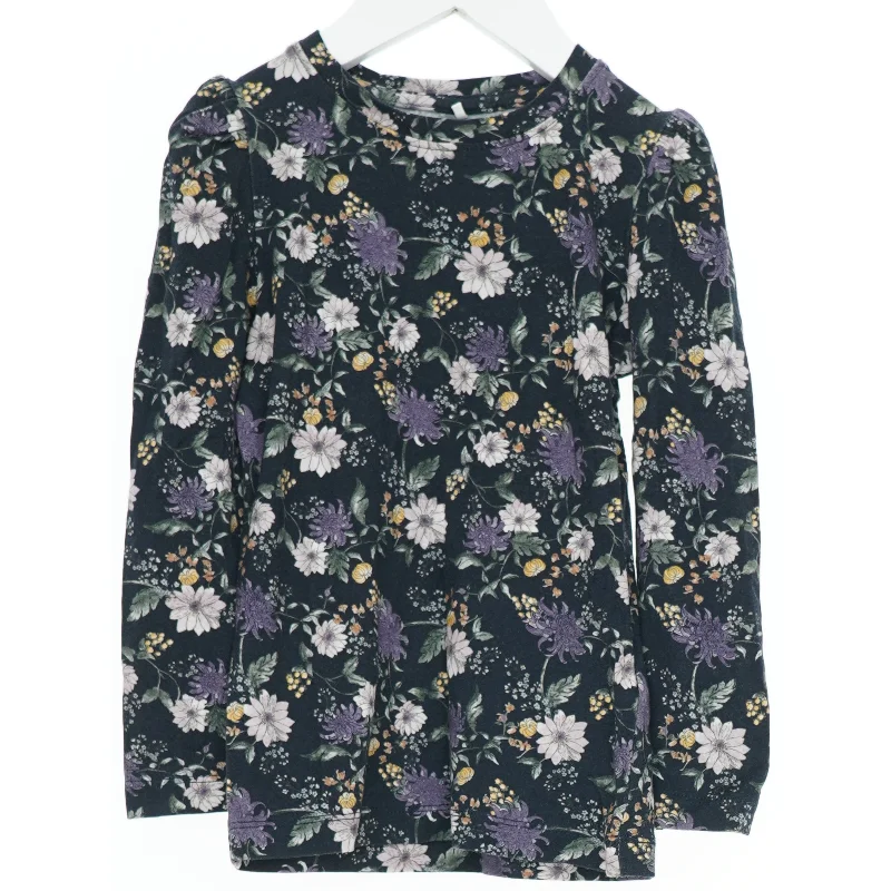 Blomstret bluse til børn fra Name It (str. 104)