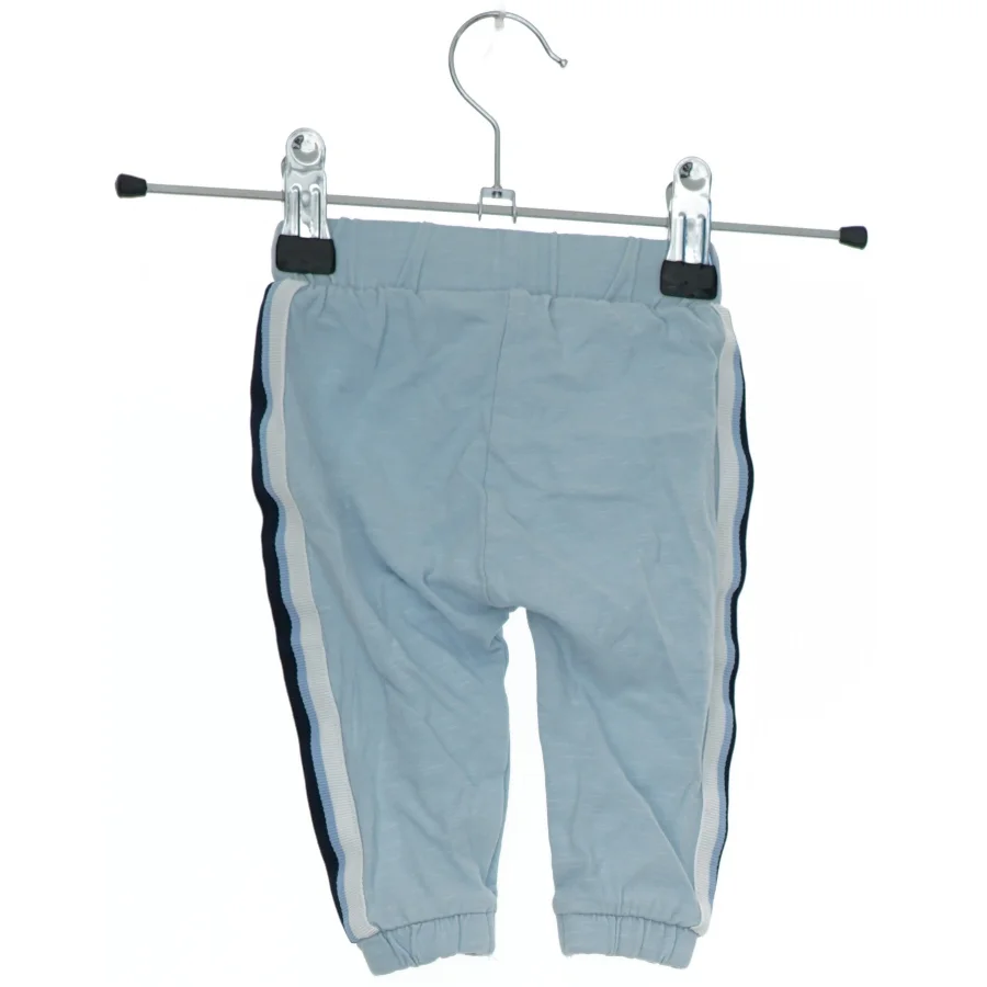 Lyseblå bukser til børn fra Name It (str. 50)