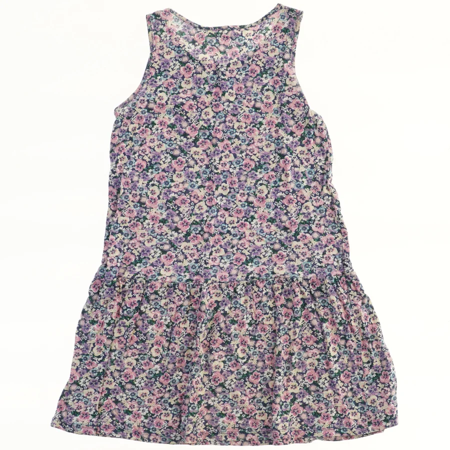 Kjole med blomsterprint fra H&M (str. 122)