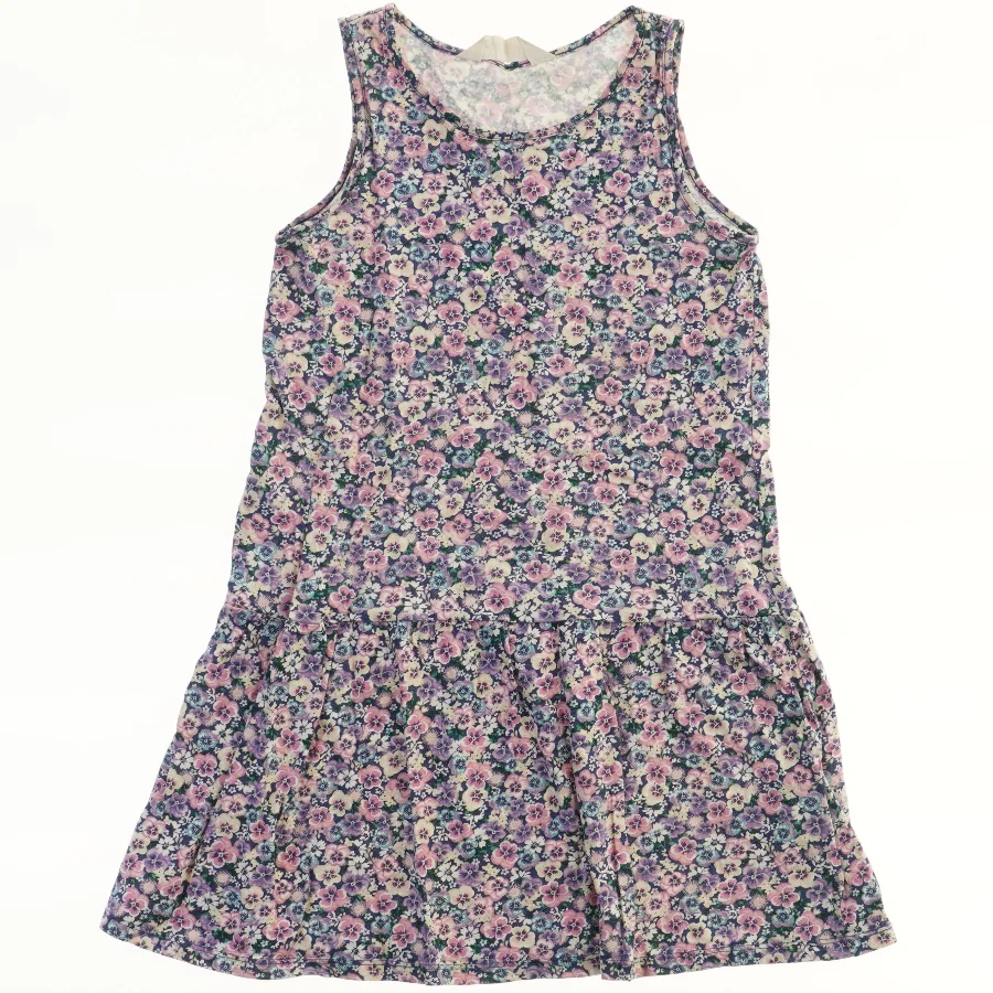 Kjole med blomsterprint fra H&M (str. 122)