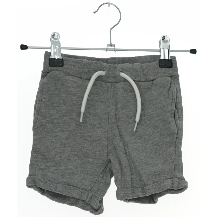 Grå shorts med snøre fra Name It (str. 92)