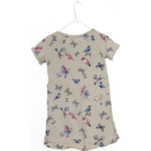 Kjole med fugle og sommerfugle mønster fra H&M (str. 110)