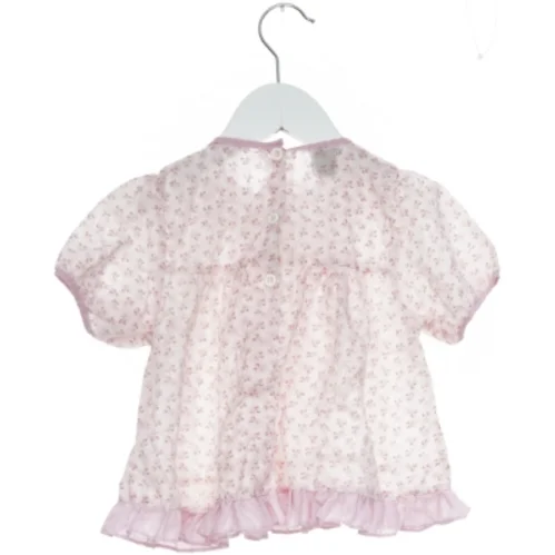 Babybluse med blomsterprint (str. 86)