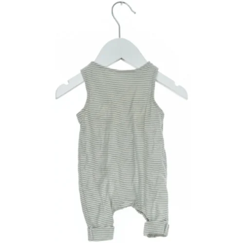 Baby buksedragt med striber fra H&M (str. 50)