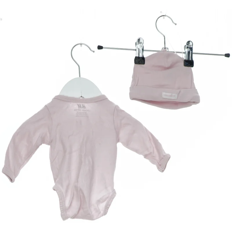 Lyserød bodystocking med hue til nyfødte fra H&M (str. 50)