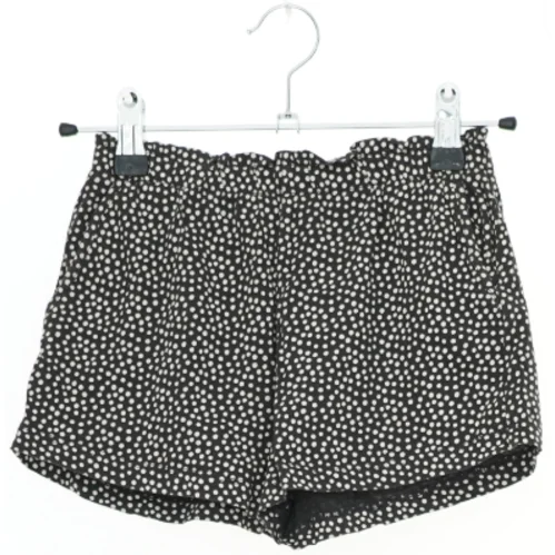 Sort shorts med hvide prikker fra H&M (str. 110)