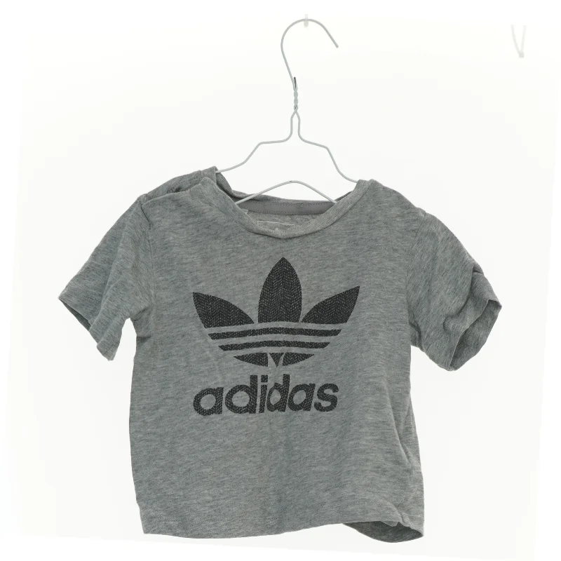T-Shirt fra Adidas (str. 86 cm)