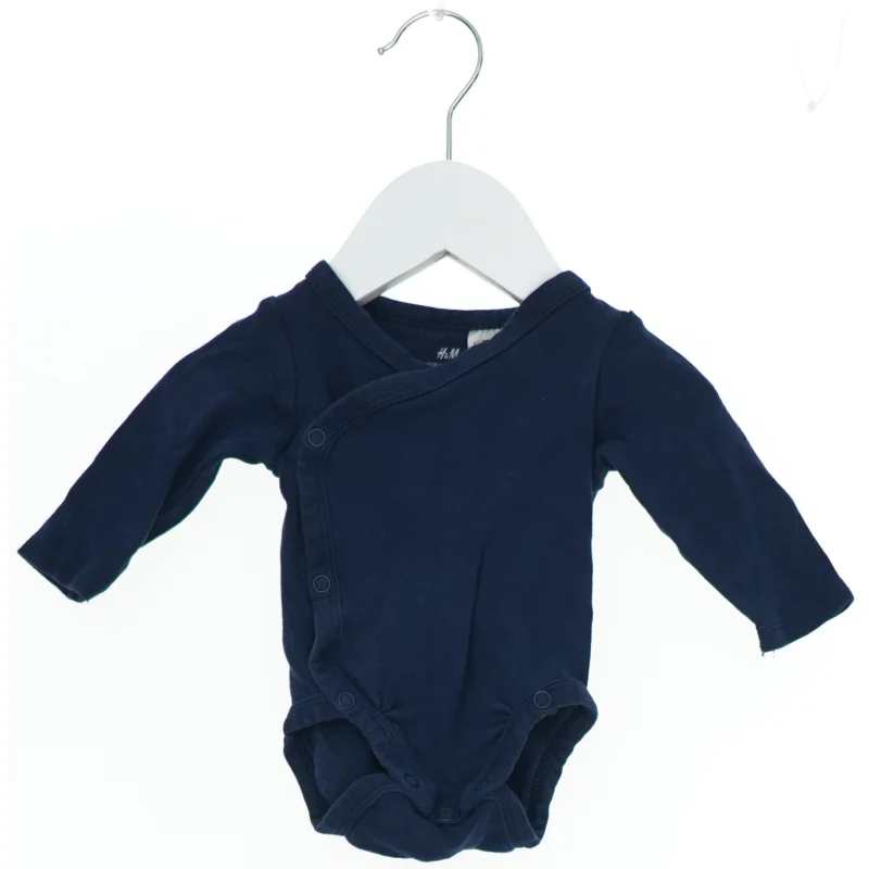 Langærmet bodystocking til baby fra H&M (str. 56)