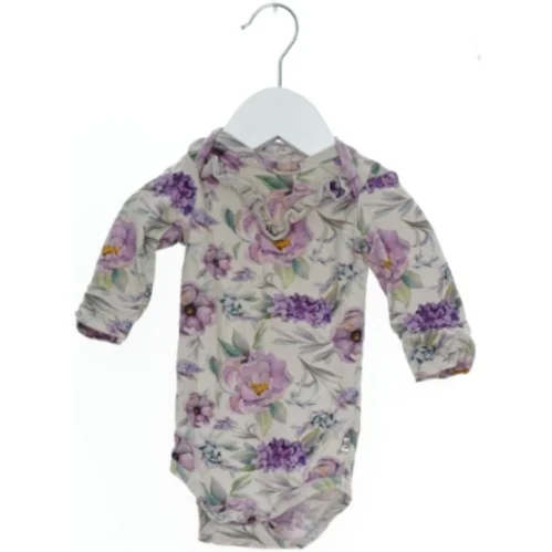 Blomstret bodystocking til baby fra Müsli (str. 62)