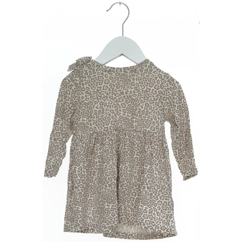 Leopardmønstret børnekjole fra Name It (str. 74)