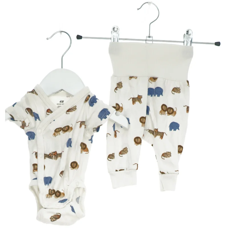 Babysæt med dyremotiv fra H&M (str. 50)