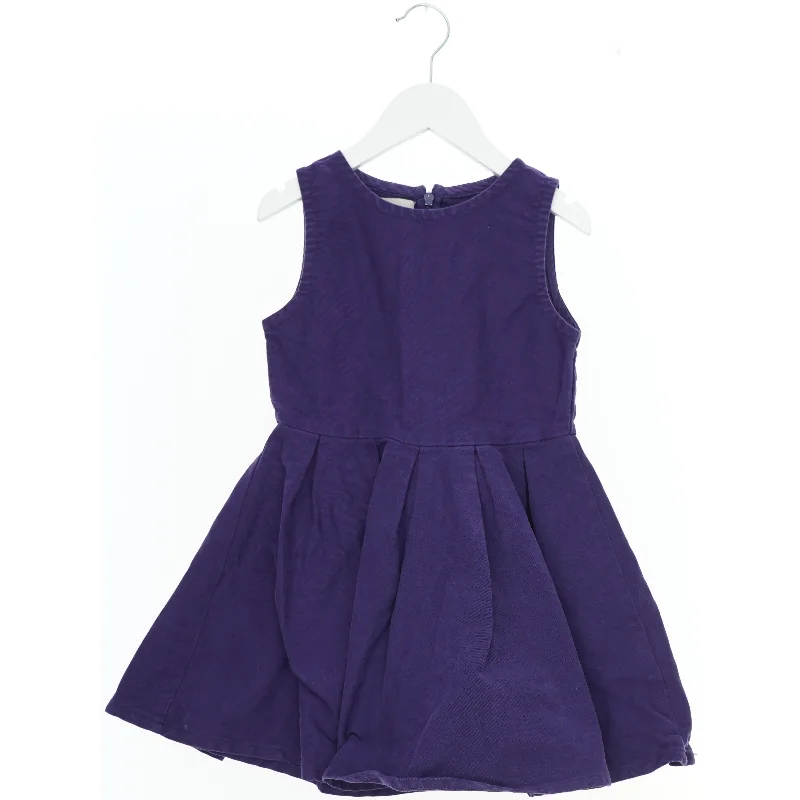 Lilla børnekjole fra Phister & Philina (str. 110)