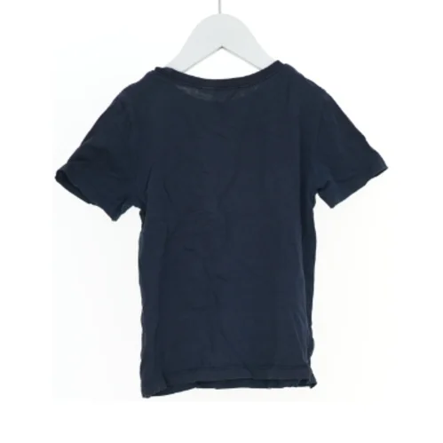 T-shirt med palietter og tekst fra H&M (str. 110)