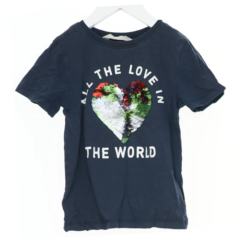 T-shirt med palietter og tekst fra H&M (str. 110)