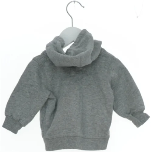 Grå hættetrøje med Nevada-print fra Logg (str. 62)