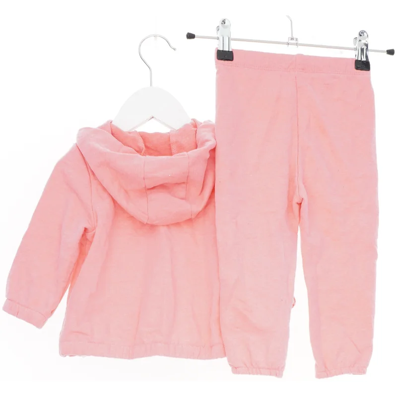 Lyserødt børnesæt med hættetrøje og bukser fra LC Waikiki  (str. 80)
