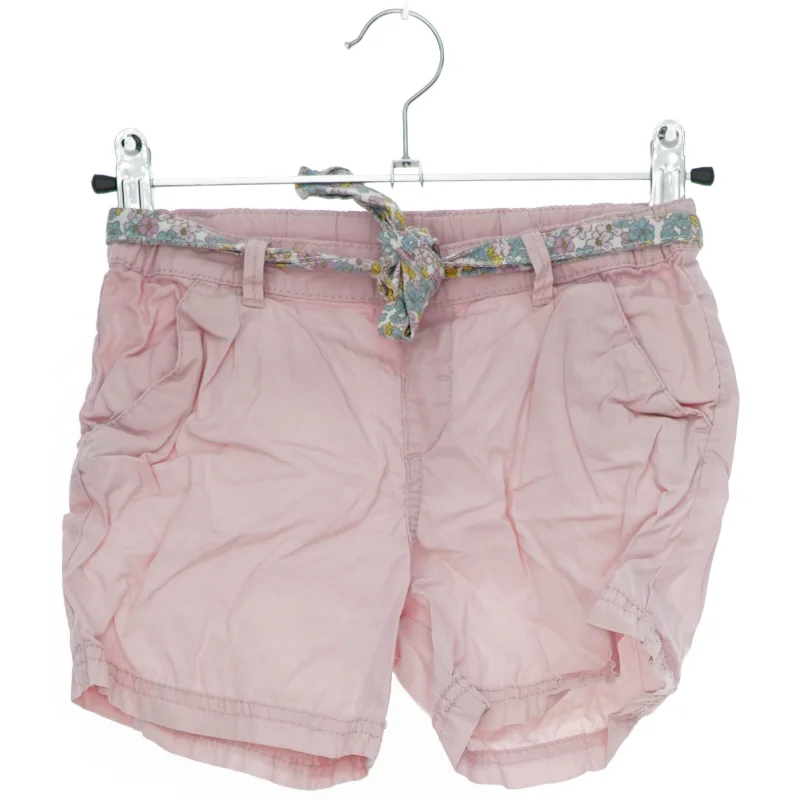 Lyserøde shorts med blomstret bælte fra H&M (str. 116)