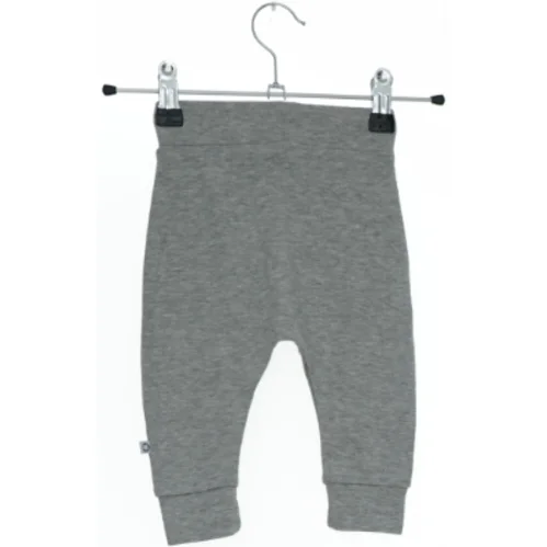 Grå bukser til baby fra Smallstuff (str. 68)