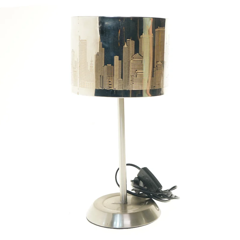 Bordlampe med stadsudsigt fra Rema 1000 (str. 38 cm)