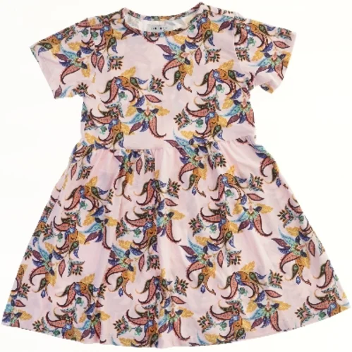 Kortærmet sommerkjole med blomstermønster fra LIBERTÉ Ami (str. 110)