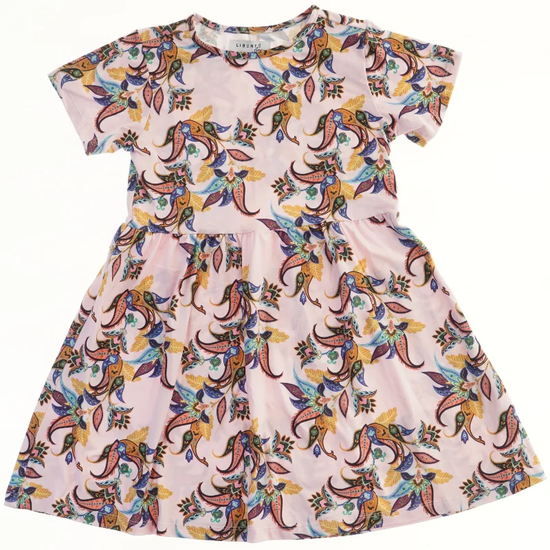 Kortærmet sommerkjole med blomstermønster fra LIBERTÉ Ami (str. 110)