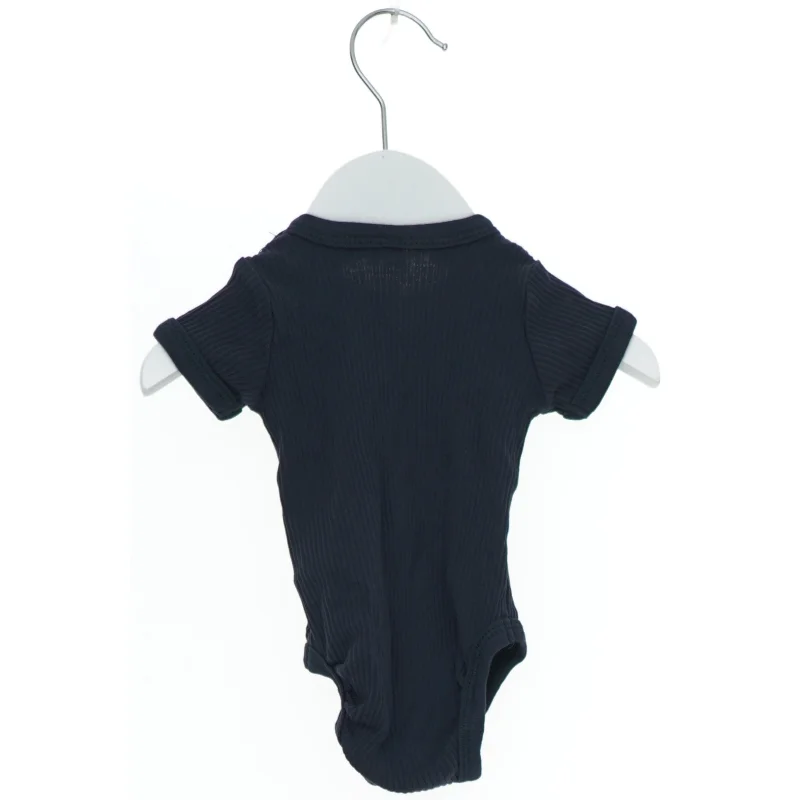 Baby bodystocking med korte ærmer fra Be Kids (str. 50)