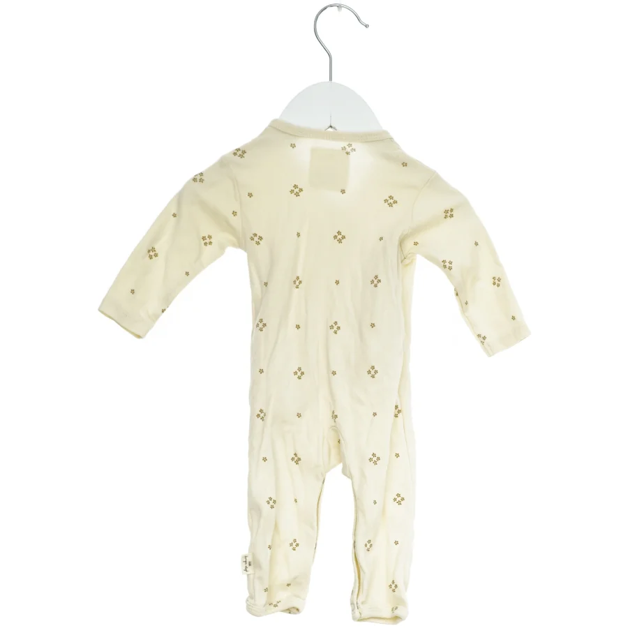 Baby heldragt med blomstertryk fra Konges Sløjd (str. 56)