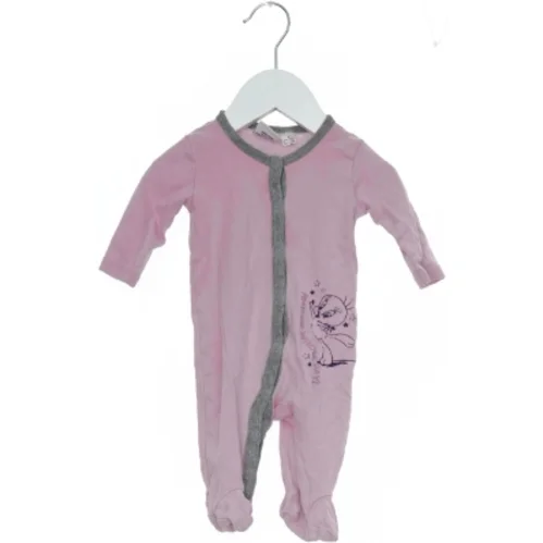 Lyserød heldragt med kattemotiv fra Looney Tunes (str. 56)