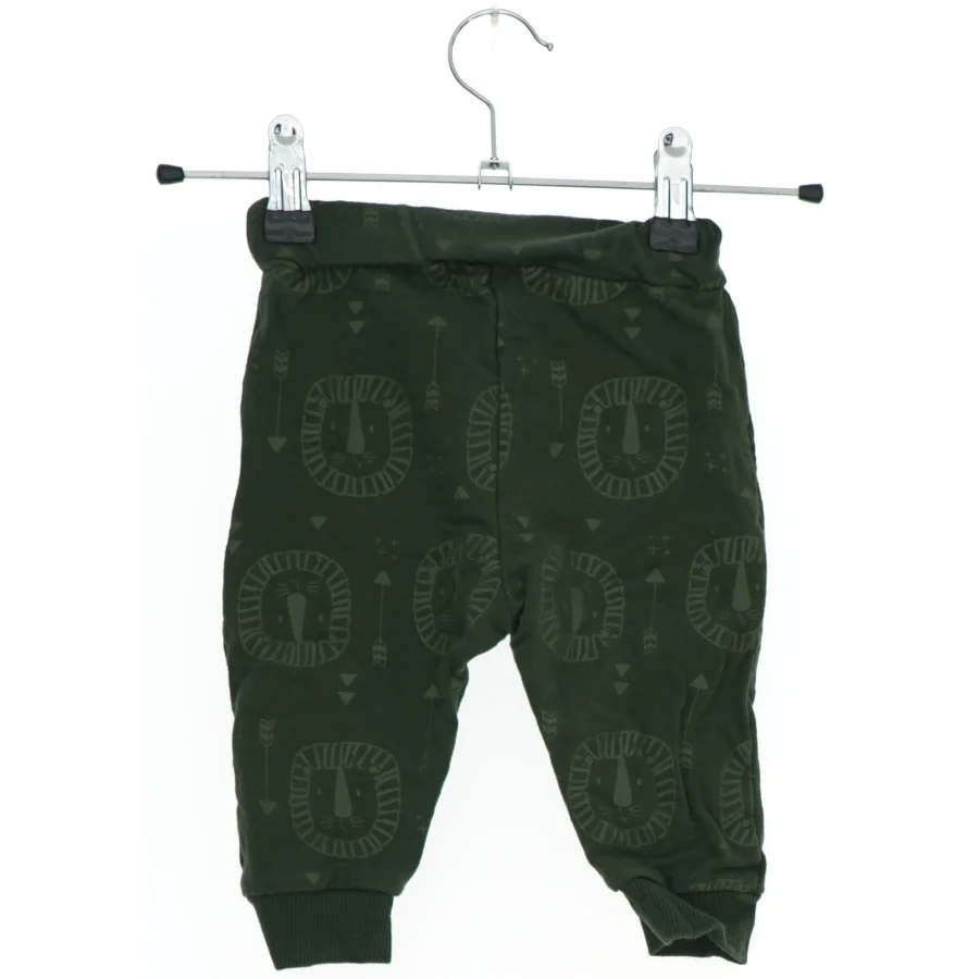 Bukser til børn med løvemønster fra VRS (str. 62)