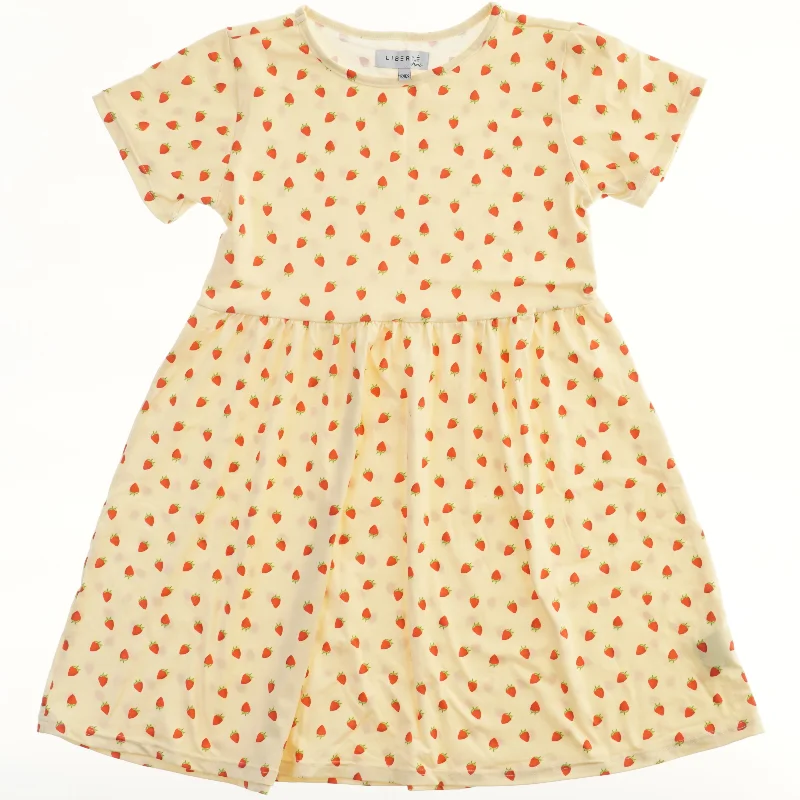Kortærmet kjole med jordbærprint fra LIBERTÉ Ami (str. 122)