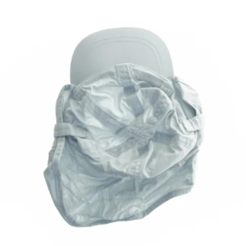 Lyseblå hat med nakkesolbeskyttelse fra Nordic Label (str. Ø 16 cm)