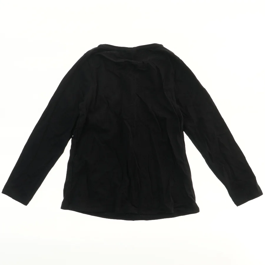 Langærmet sort bluse med detaljeret halsudskæring fra Zara (str. 122)