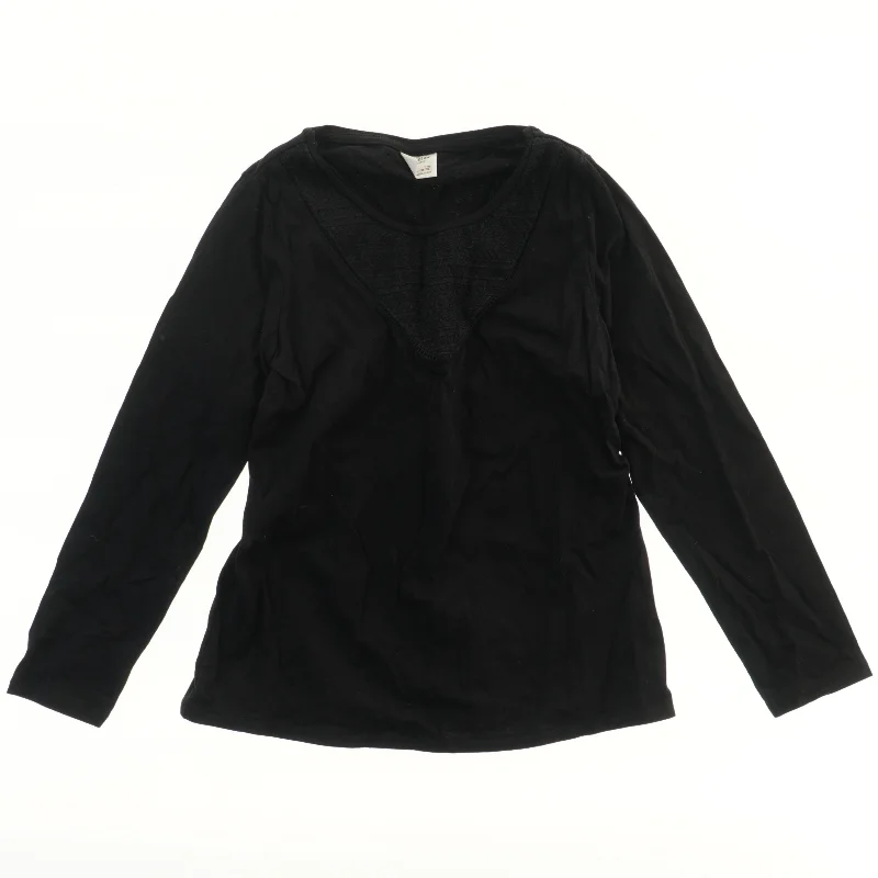 Langærmet sort bluse med detaljeret halsudskæring fra Zara (str. 122)