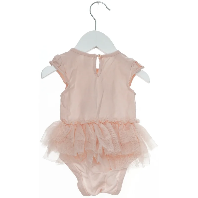 Body med skørt og tekst fra LC Waikiki  (str. 68)