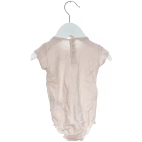 Lyserød bodystocking til baby fra Noa Noa (str. 62)