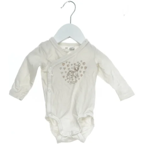 Body med Disney-print fra H&M (str. 62)