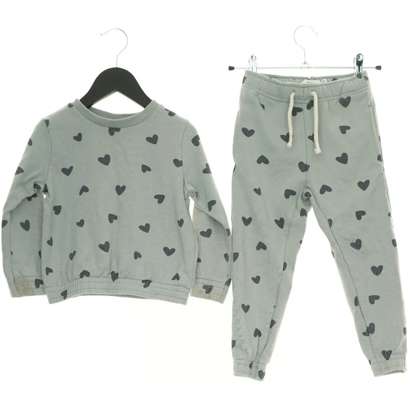 Sæt børnetøj fra Name It (str. 98 cm)