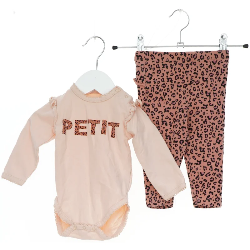 Baby bodystocking og leggings sæt fra Petit (str. 62)