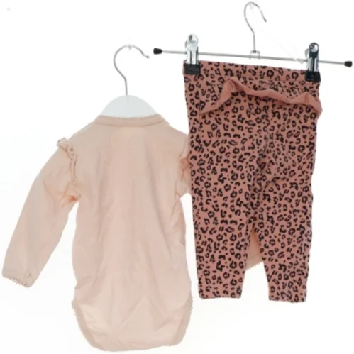 Baby bodystocking og leggings sæt fra Petit (str. 62)