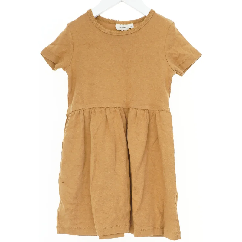 Kortærmet kjole fra Lil atelier (str. 110)