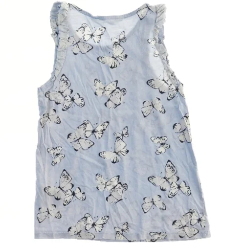 Sommerbluse med sommerfugleprint fra H&M (str. 122)